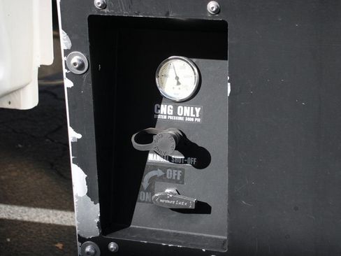 Used 2017 Ford F550 2WD Regular Cab Super Duty image 40