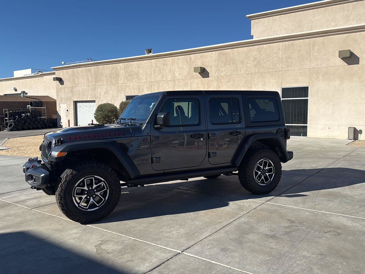 Used 2024 Jeep Wrangler Unlimited Rubicon w/ Technology Group AWD/4WD image 5