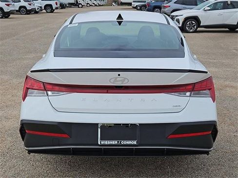 New 2025 Hyundai Elantra SEL image 6