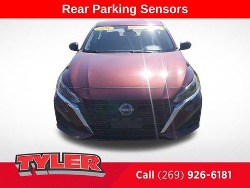 Used 2024 Nissan Altima 2.5 SV FWD image 2