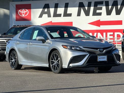 Used 2024 Toyota Camry SE image 8