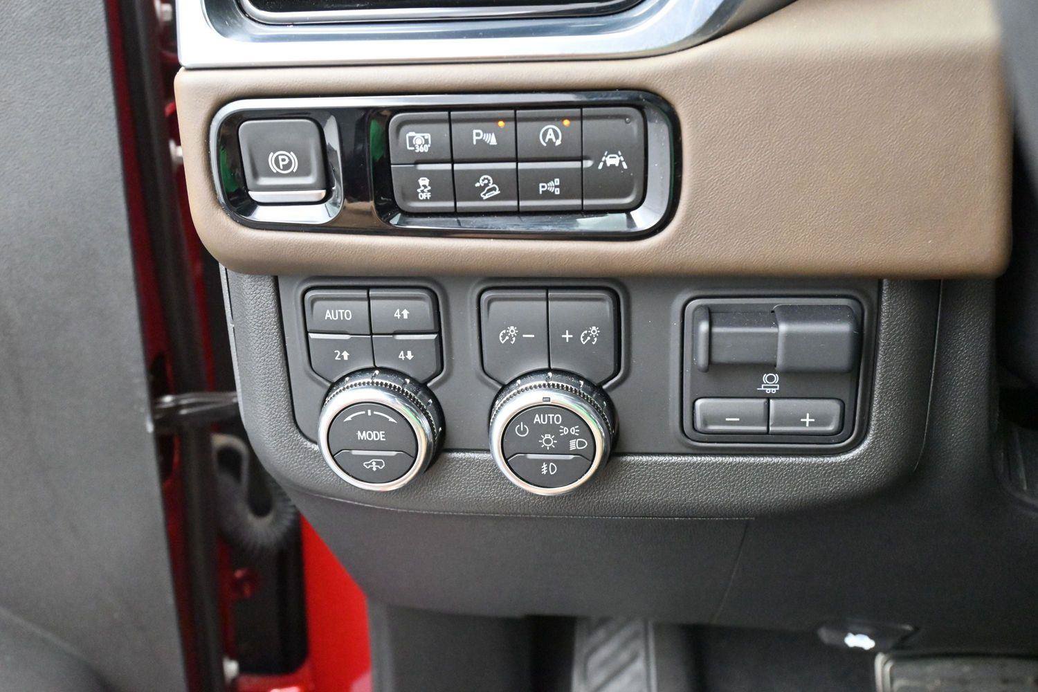 Used 2025 GMC Yukon Denali Ultimate AWD/4WD image 24