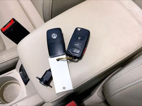 Used 2016 Volkswagen Eos Komfort FWD image 15