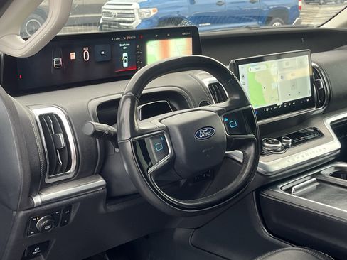 Used 2025 Ford Expedition Platinum AWD/4WD image 15