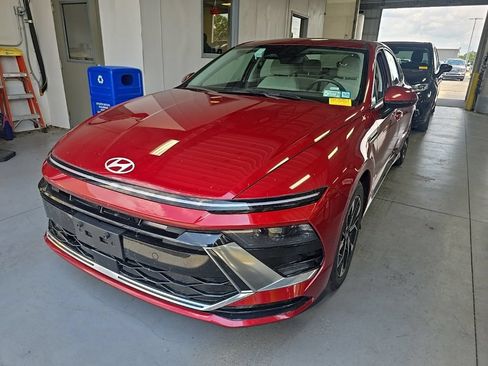 Used 2024 Hyundai Sonata SEL FWD image 2
