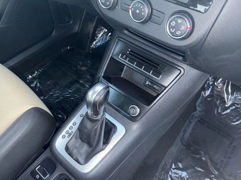 Used 2017 Volkswagen Tiguan S image 13