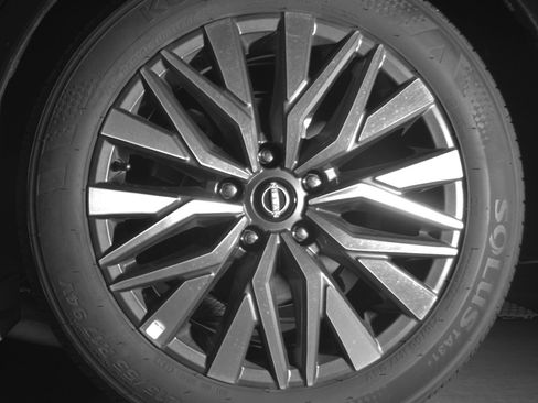 Used 2025 Nissan Altima 2.5 SV FWD image 14
