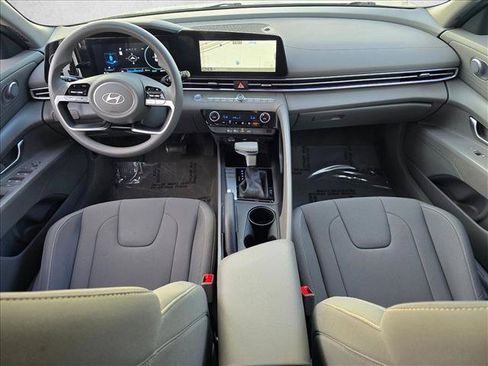 Used 2024 Hyundai Elantra SEL FWD image 18
