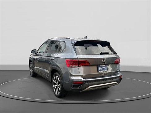 Certified 2024 Volkswagen Taos SE w/ Panoramic Sunroof Package image 3