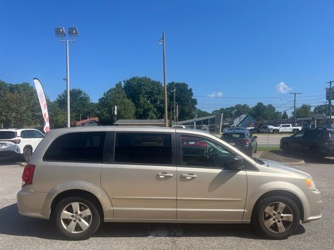 Used 2013 Dodge Grand Caravan SE FWD image 3
