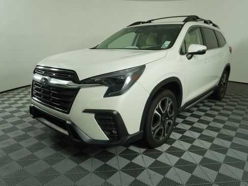 Used 2023 Subaru Ascent Limited image 3