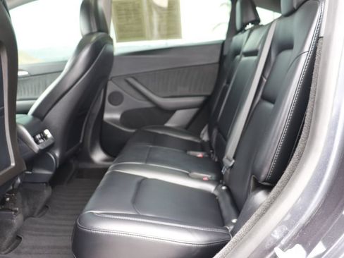 Used 2024 Tesla Model Y 2WD image 15