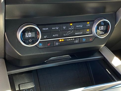 Used 2021 Ford Expedition XLT AWD/4WD image 17