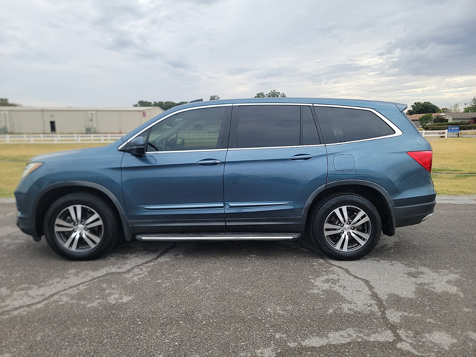 Used 2017 Honda Pilot EX-L image 4