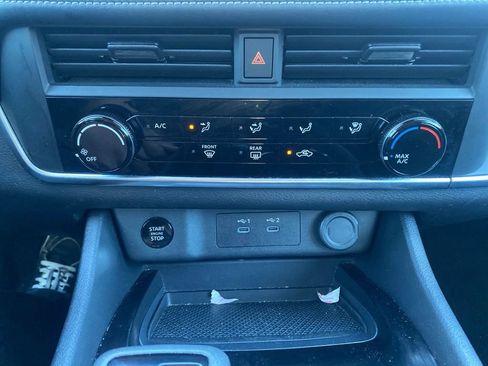 Used 2024 Nissan Rogue S image 23