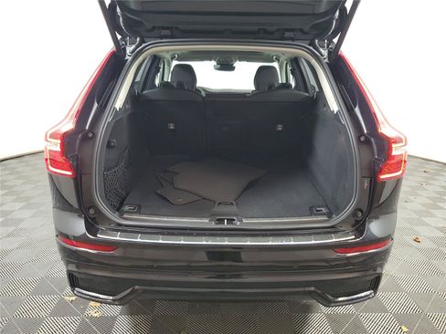 Certified 2025 Volvo XC60 B5 Ultra AWD/4WD image 9