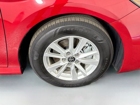 Used 2025 Toyota Camry LE image 32