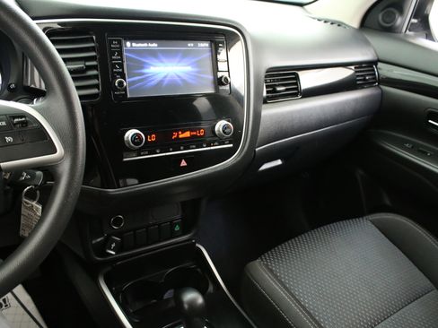 Used 2020 Mitsubishi Outlander ES AWD/4WD image 16