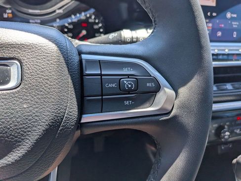 Used 2023 Jeep Compass Latitude w/ Convenience Group AWD/4WD image 21