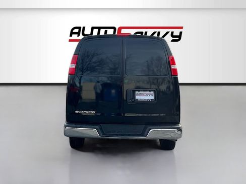 Used 2024 Chevrolet Express 2500 Work Van w/ Driver Convenience Package image 6