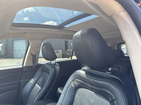 Used 2023 Lincoln Aviator Grand Touring w/ Equipment Group 301A AWD/4WD image 11