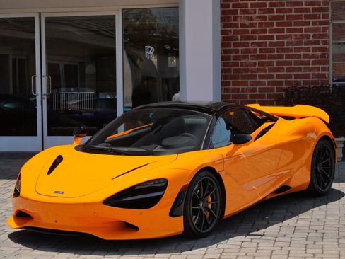 Used 2024 McLaren 750S Spider RWD image 19