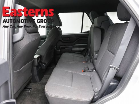 Used 2025 Toyota 4Runner SR5 AWD/4WD image 21