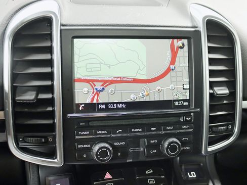 Used 2014 Porsche Cayenne Platinum Edition image 17