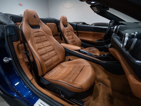 Used 2020 Ferrari Portofino RWD image 33