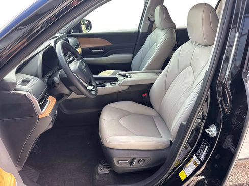 Used 2026 Toyota Grand Highlander AWD image 23