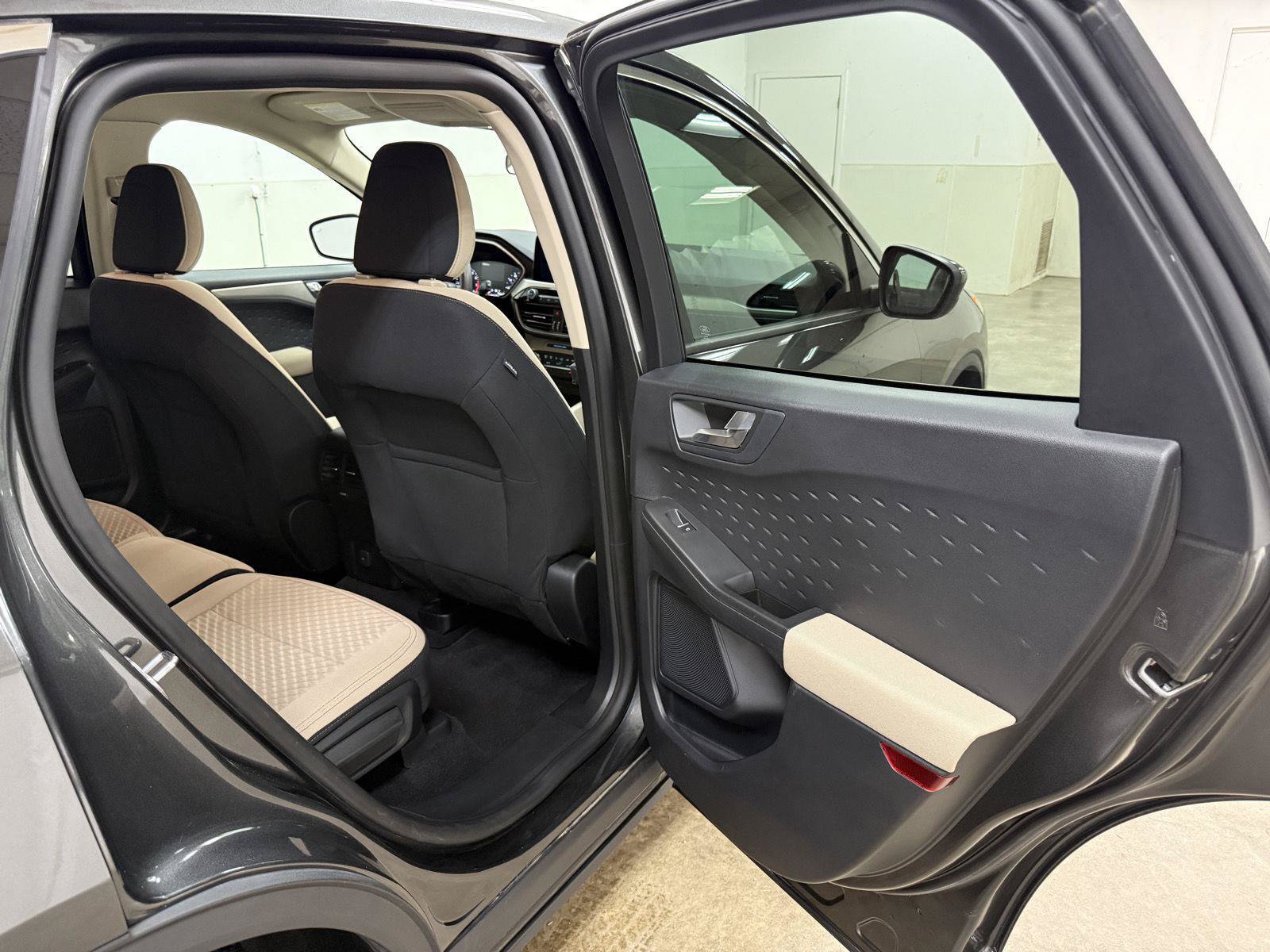 Used 2020 Ford Escape SE AWD/4WD image 28