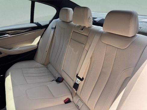 Used 2022 BMW 530i w/ Premium Package RWD image 27