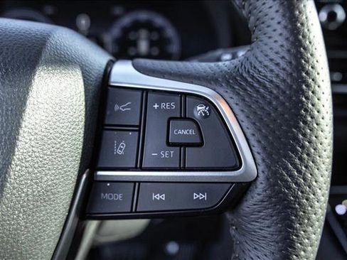 Used 2025 Toyota Sienna Platinum image 15