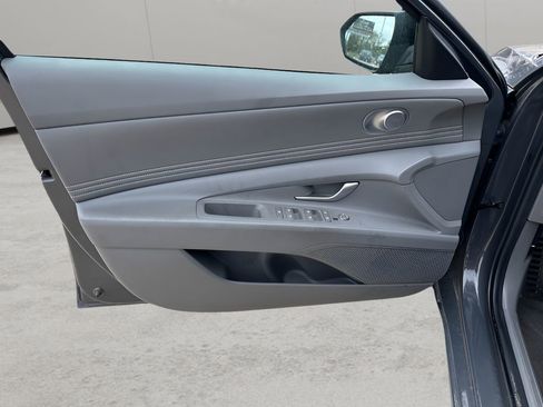 Used 2025 Hyundai Elantra Sport image 9