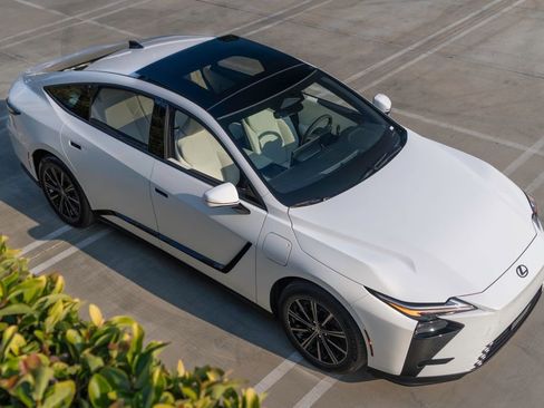 New 2026 Lexus ES 350e FWD image 2