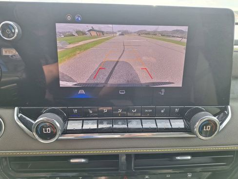 Used 2025 Chevrolet Colorado ZR2 AWD/4WD image 21