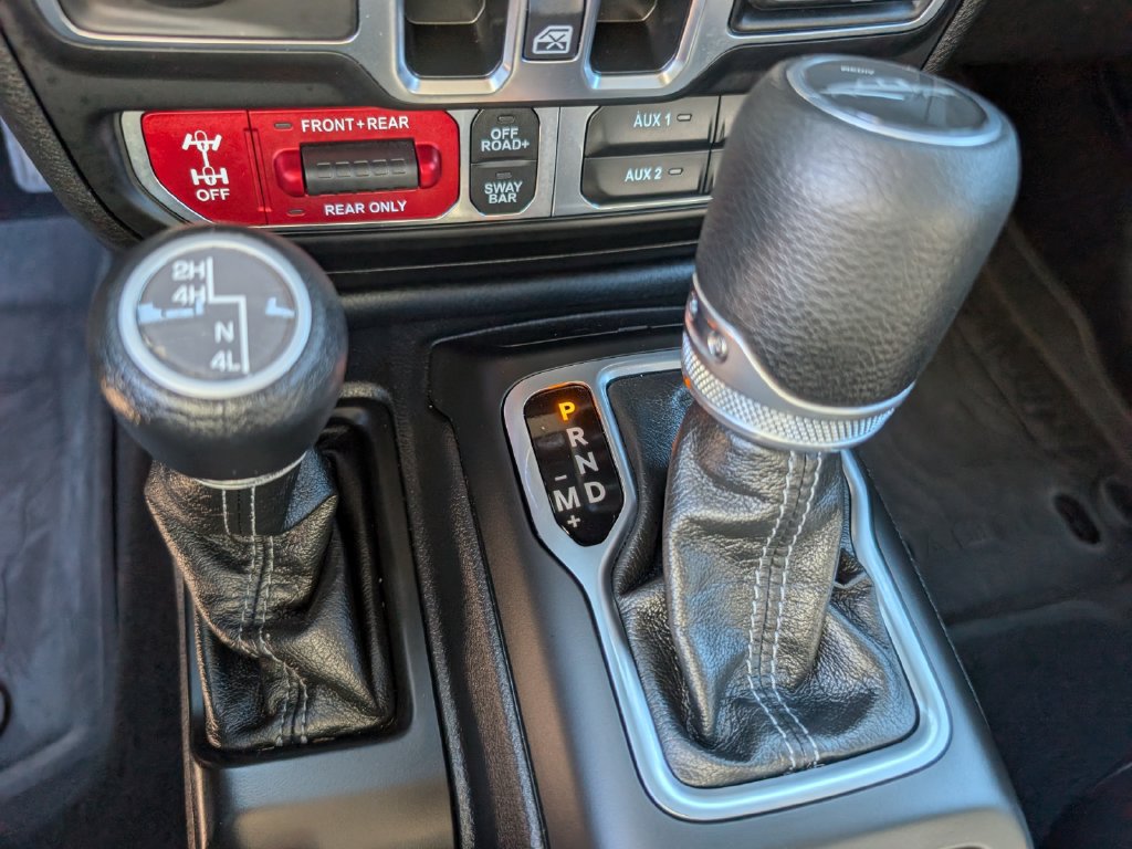 Used 2025 Jeep Gladiator Rubicon AWD/4WD image 14