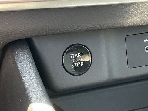 Used 2025 Nissan Rogue SV FWD image 13