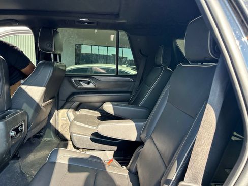 Used 2023 GMC Yukon SLT RWD image 16
