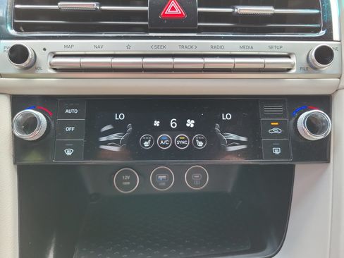 Used 2025 Genesis G70 2.5T RWD image 17