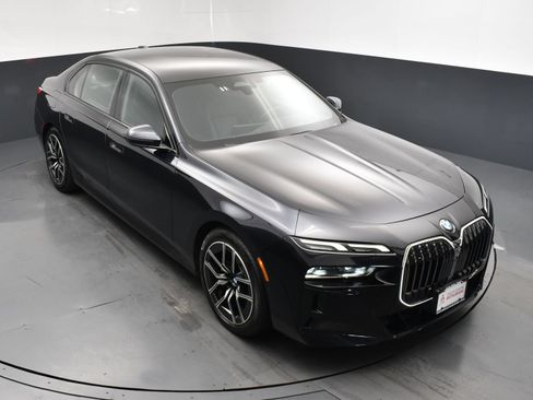 Used 2025 BMW 740i xDrive AWD/4WD image 24