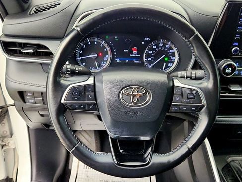 Used 2021 Toyota Highlander XSE FWD image 14