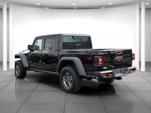 Used 2025 Jeep Gladiator Mojave w/ Convenience Group image 5