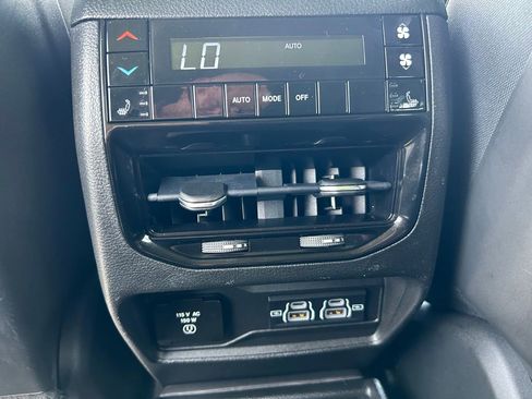 Used 2022 Jeep Grand Cherokee L Limited AWD/4WD image 11