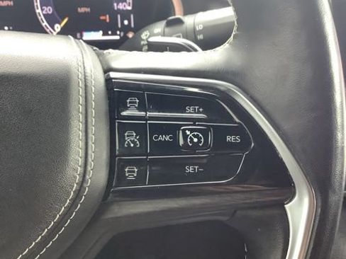 Used 2021 Jeep Grand Cherokee L Overland w/ Luxury Tech Group IV AWD/4WD image 32