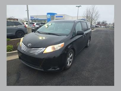 Used 2013 Toyota Sienna LE w/ Preferred Accessory Pkg