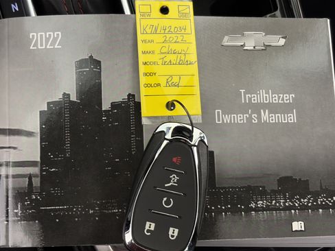 Used 2022 Chevrolet TrailBlazer RS w/ Sun and Liftgate Package AWD/4WD image 38