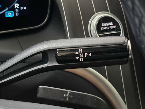 Used 2024 Mercedes-Benz GLC 300 4MATIC image 34