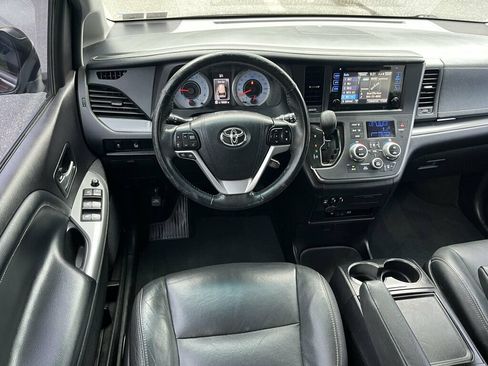 Used 2016 Toyota Sienna SE Premium FWD image 21