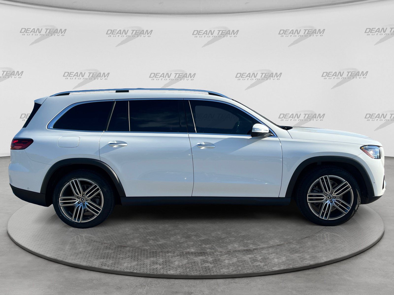 Used 2024 Mercedes-Benz GLS 450 4MATIC image 8
